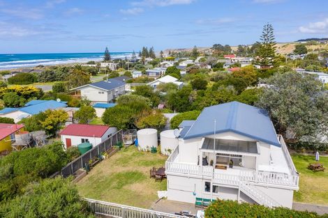Photo of property in 37 Pinedale Crescent, Riversdale Beach, Masterton, 5872