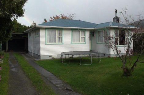 Photo of property in 70 Brandon Street, Featherston, 5710