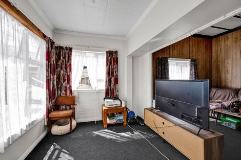 Photo of property in 49 Collins Street, Hawera, 4610