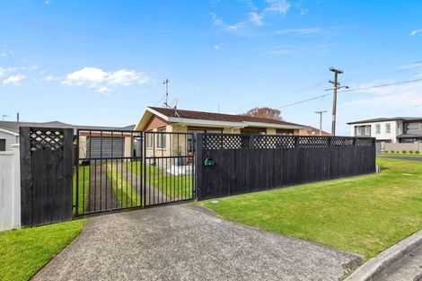Photo of property in 1 Karaka Road, Otumoetai, Tauranga, 3110