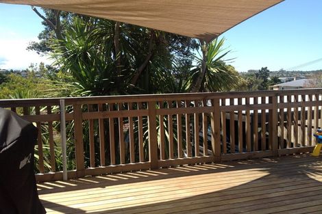 Photo of property in 2/247 Wairau Road, Totara Vale, Auckland, 0627