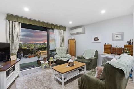 Photo of property in 31 Tuuhura Road, Pukekohe, 2120