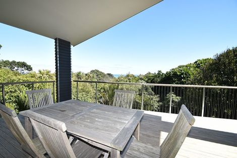 Photo of property in 9 Domain Crescent, Muriwai, Waimauku, 0881