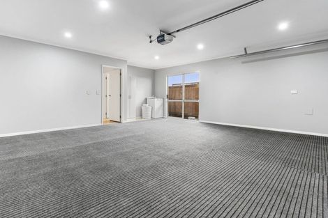 Photo of property in 26 Heidi Crescent, Flat Bush, Auckland, 2016
