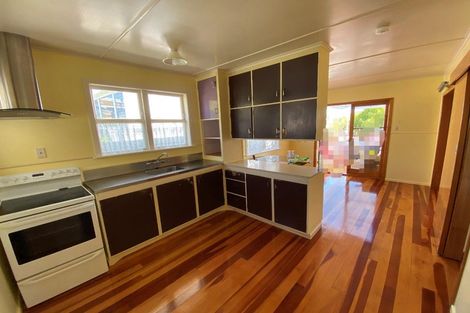 Photo of property in 11 Robert Burke Place, Henderson, Auckland, 0612