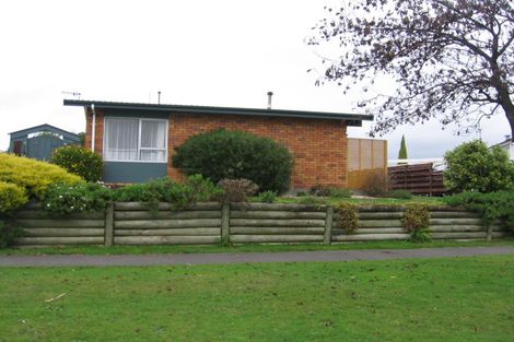 Photo of property in 68 Hillcrest Drive, Kelvin Grove, Palmerston North, 4414