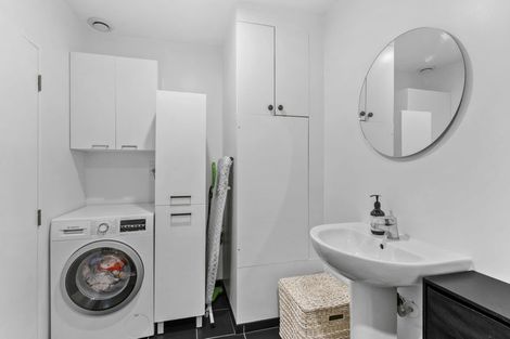 Photo of property in Stadium Garden Flats, 319/107 Thorndon Quay, Pipitea, Wellington, 6011