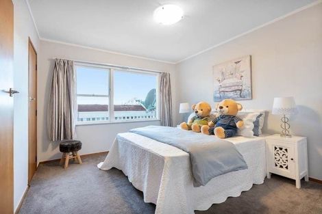 Photo of property in 2/90 Te Atatu Road, Te Atatu South, Auckland, 0610