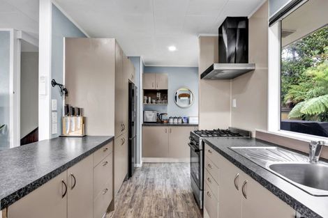 Photo of property in 73 Heta Road, Highlands Park, New Plymouth, 4312