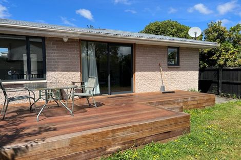 Photo of property in 135 Avonhead Road, Avonhead, Christchurch, 8042