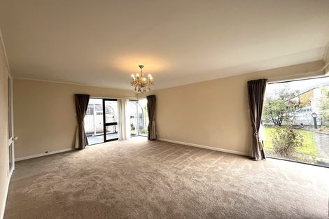 Photo of property in 2/7 Eske Place, Highland Park, Auckland, 2010