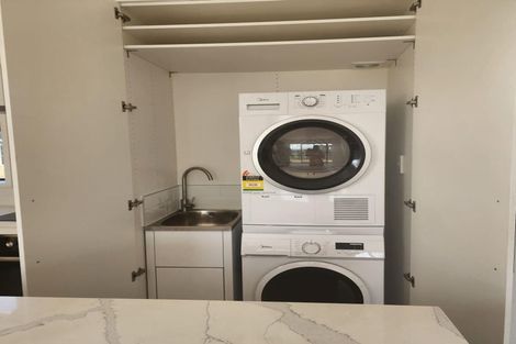 Photo of property in 16 Dorothy Thorpe Way, New Lynn, 0600