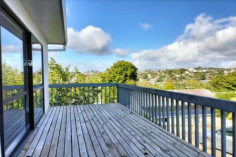 Photo of property in 1/84 Totaravale Drive, Totara Vale, Auckland, 0629