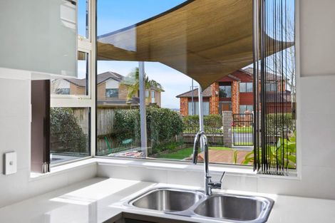 Photo of property in 111 Lake Panorama Drive, Henderson Valley, Auckland, 0612