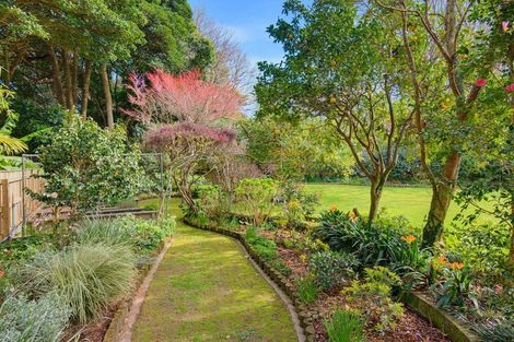 Photo of property in 10 Karaka Grove, Waikanae, 5036