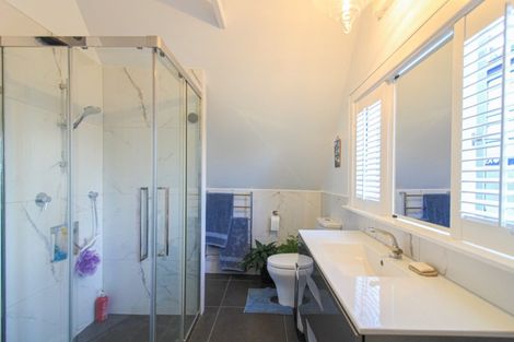 Photo of property in 16 Newman Terrace, Thorndon, Wellington, 6011