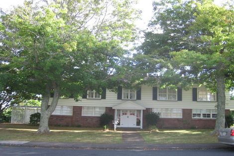 Photo of property in 82 Exmouth Road, Northcote, Auckland, 0627