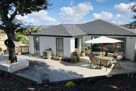 Photo of property in 1 Bangla Place, Massey, Auckland, 0614