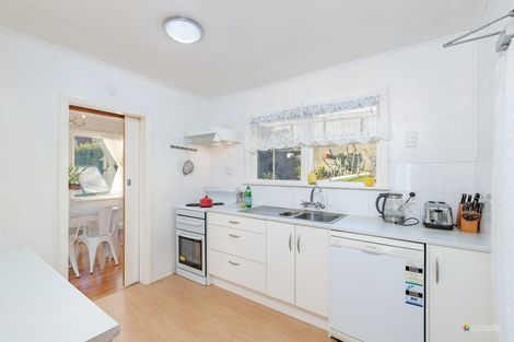 Photo of property in 19 Omega Street, Newlands, Wellington, 6037