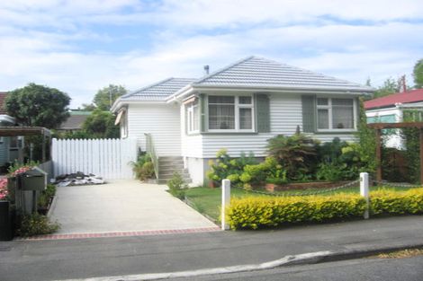 Photo of property in 233 Waimea Terrace, Beckenham, Christchurch, 8023