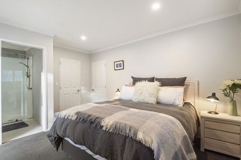 Photo of property in 83b William Bayes Place, Red Beach, 0932