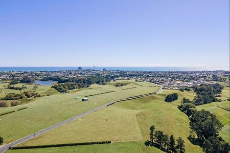 Photo of property in 1 Cowling Road, Hurdon, New Plymouth, 4310