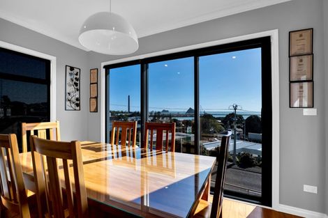 Photo of property in 5 South Road, Moturoa, New Plymouth, 4310