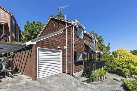 Photo of property in 2/10 Helicon Place, Totara Vale, Auckland, 0629