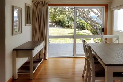 Photo of property in 5 Bowes Crescent, Strathmore Park, Wellington, 6022