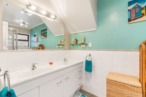 Photo of property in 38 Whangaparaoa Road, Red Beach, 0932