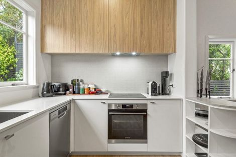 Photo of property in 33 Sentinel Road, Herne Bay, Auckland, 1011