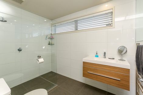 Photo of property in 5 Gleneagles Way, Waiwhakaiho, New Plymouth, 4312