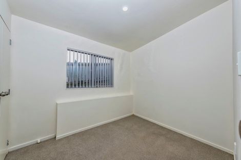 Photo of property in 2 Doone Place, Massey, Auckland, 0614