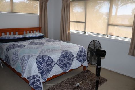 Photo of property in 34 Dissmeyer Drive, Clover Park, Auckland, 2019