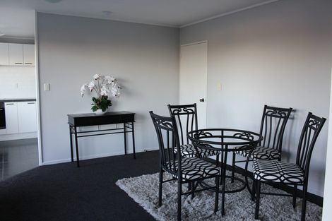 Photo of property in 1/17 Kupari Place, Totara Vale, Auckland, 0629