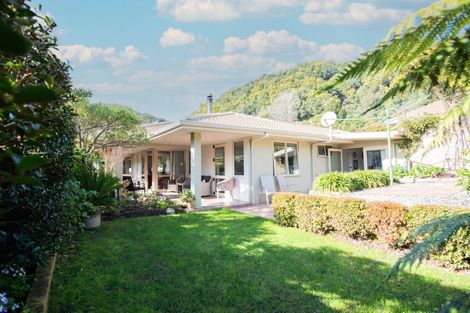 Photo of property in 75 Kent Street, Picton, 7220