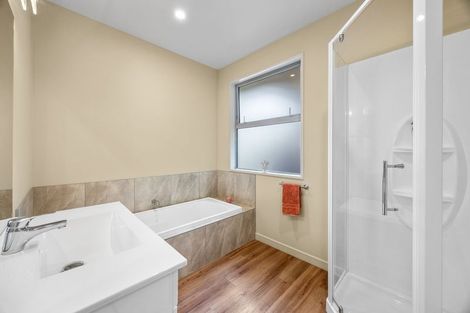 Photo of property in 5 Centre Crescent, Wanaka, 9305