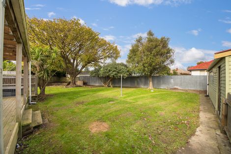Photo of property in 8 Bradford Place, Awapuni, Palmerston North, 4412