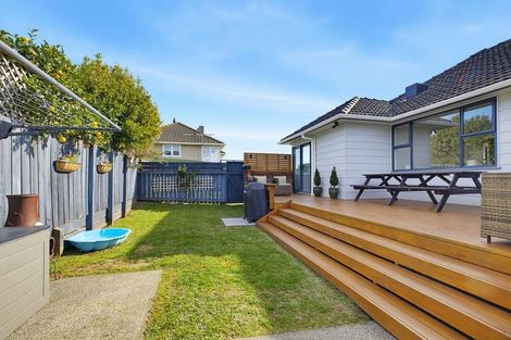 Photo of property in 110 Main Road, Titahi Bay, Porirua, 5022