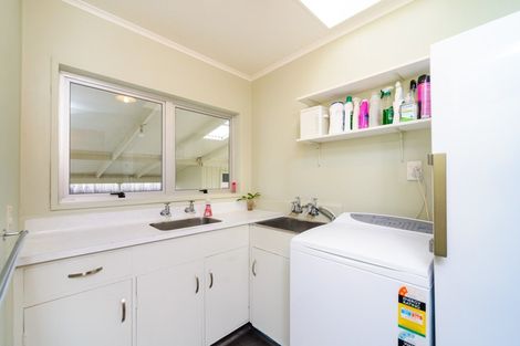 Photo of property in 6 Dunk Place, Milson, Palmerston North, 4414