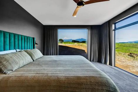 Photo of property in 7 Te Ara Karoiroa Road, Hurford, New Plymouth, 4374