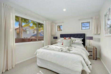 Photo of property in 39 Scarlet Oak Drive, Schnapper Rock, Auckland, 0632