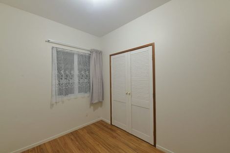 Photo of property in 32 Te Atatu Road, Te Atatu South, Auckland, 0610