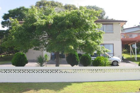 Photo of property in 2/60 Ayton Drive, Totara Vale, Auckland, 0629
