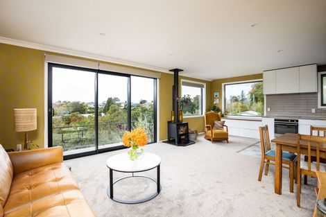 Photo of property in 15 Montana Place, Merrilands, New Plymouth, 4312