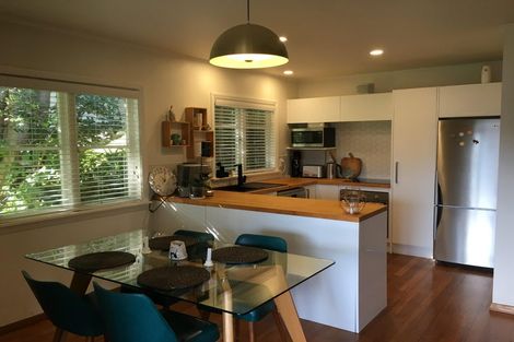 Photo of property in 33 Huntingdon Street, Northland, Wellington, 6012