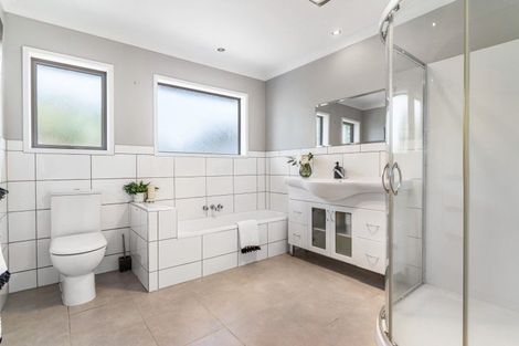 Photo of property in 111 Sandspit Road, Waiuku, 2123