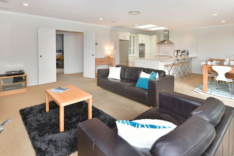 Photo of property in 15 Dorchester Place, Orewa, 0931