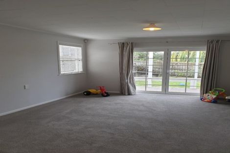Photo of property in 3 Stevenson Road, Clarks Beach, 2122