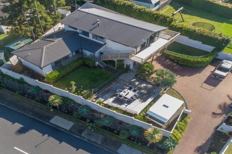 Photo of property in 4 Advene Road, Cockle Bay, Auckland, 2014